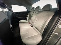 2023 Hyundai Elantra Luxury IVT w/Two-Tone Interior