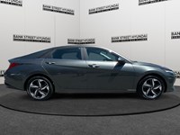 2023 Hyundai Elantra Luxury IVT w/Two-Tone Interior