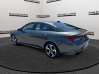 2023 Hyundai Elantra Luxury IVT w/Two-Tone Interior