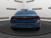 2023 Hyundai Elantra Luxury IVT w/Two-Tone Interior