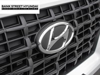 2025 Hyundai Venue Essential IVT w/Two-Tone