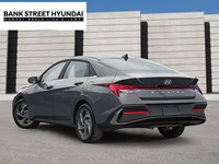 2025 Hyundai Elantra Luxury IVT w/Two-Tone Interior