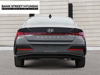2025 Hyundai Elantra Luxury IVT w/Two-Tone Interior