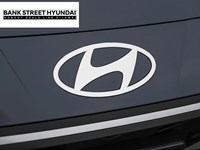 2025 Hyundai Elantra Luxury IVT w/Two-Tone Interior