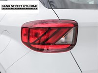 2025 Hyundai Venue Essential IVT w/Two-Tone