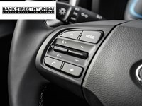 2025 Hyundai Venue Essential IVT w/Two-Tone