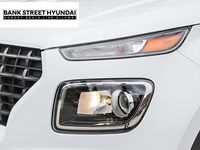 2025 Hyundai Venue Essential IVT w/Two-Tone