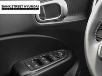 2025 Hyundai Venue Essential IVT w/Two-Tone
