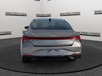 2023 Hyundai Elantra Luxury IVT