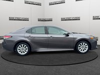 2019 Toyota Camry SE Auto