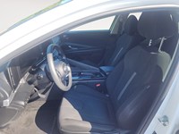 2024 Hyundai Elantra Essential IVT