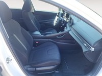 2024 Hyundai Elantra Essential IVT
