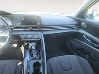 2024 Hyundai Elantra Essential IVT