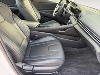 2025 Hyundai Elantra Luxury IVT