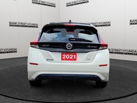 2022 Nissan LEAF SV Hatchback
