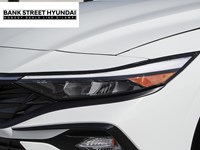 2025 Hyundai Elantra HEV Luxury DCT