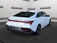 2025 Hyundai Elantra Luxury IVT