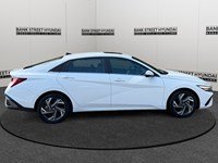 2025 Hyundai Elantra Luxury IVT