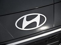 2025 Hyundai Elantra Luxury IVT w/Two-Tone Interior