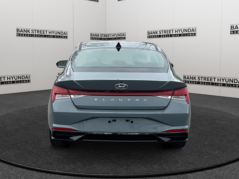 2022 Hyundai Elantra Ultimate IVT