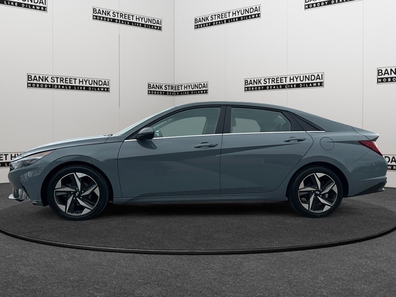 2022 Hyundai Elantra Ultimate IVT