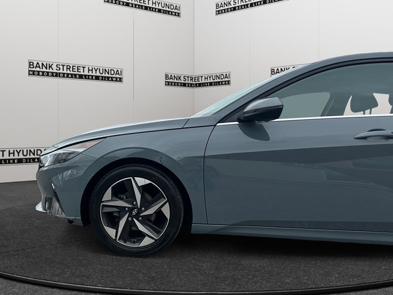 2022 Hyundai Elantra Ultimate IVT