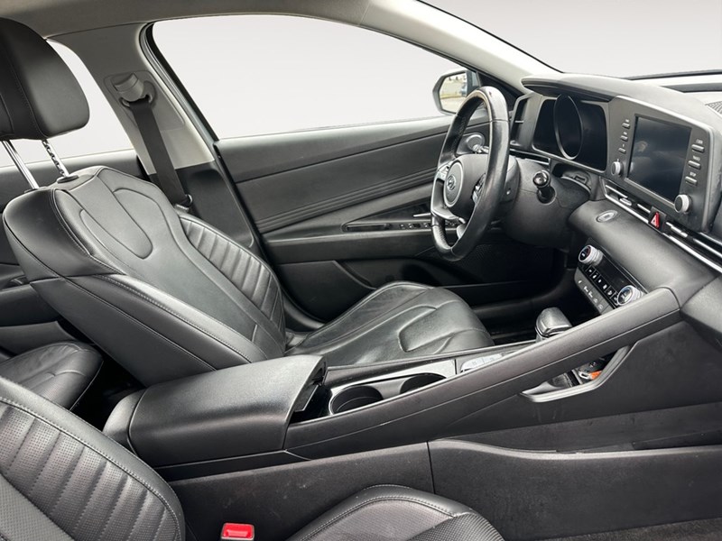 2022 Hyundai Elantra Ultimate IVT
