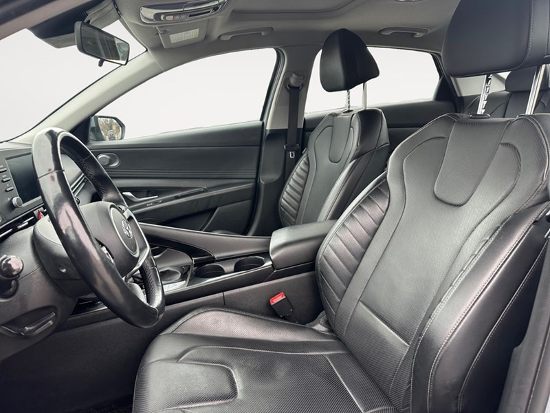 2022 Hyundai Elantra Ultimate IVT