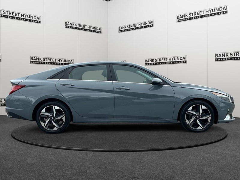 2022 Hyundai Elantra Ultimate IVT