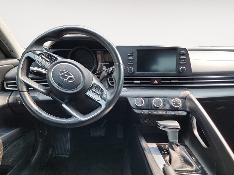 2022 Hyundai Elantra Preferred IVT