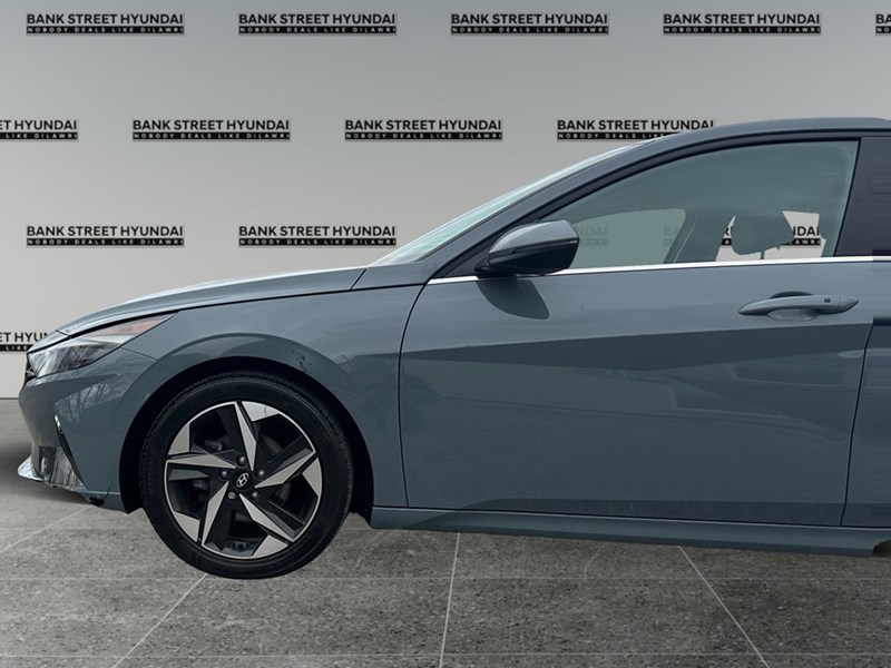 2022 Hyundai Elantra Ultimate IVT