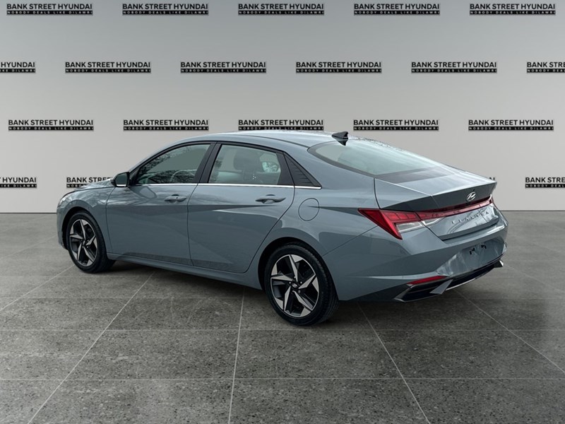 2022 Hyundai Elantra Ultimate IVT