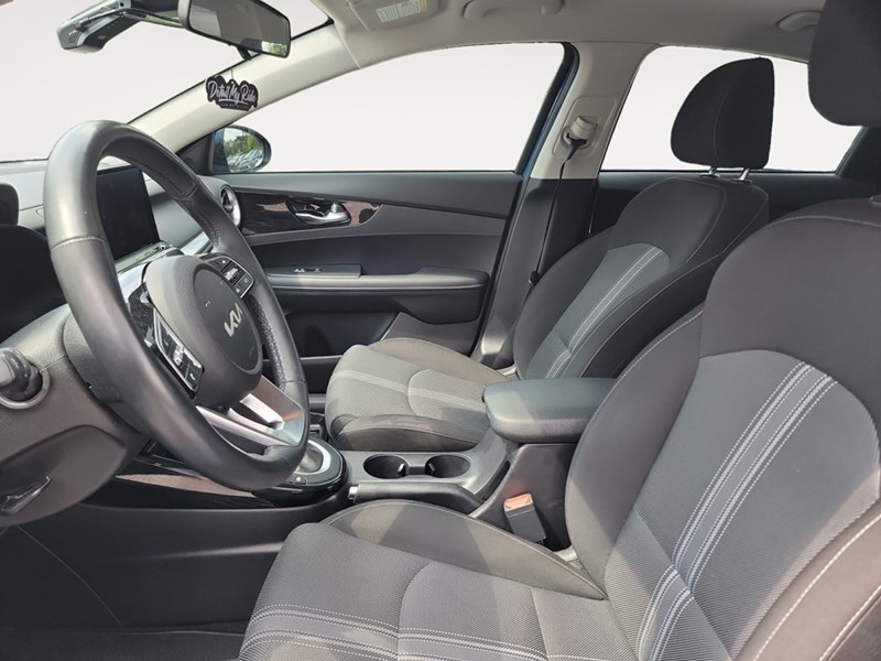 2022 Kia Forte EX IVT