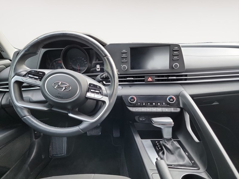 2022 Hyundai Elantra Preferred IVT w/Sun & Tech Package