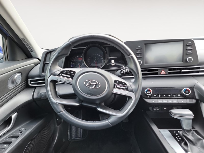 2022 Hyundai Elantra Preferred IVT w/Sun & Tech Package
