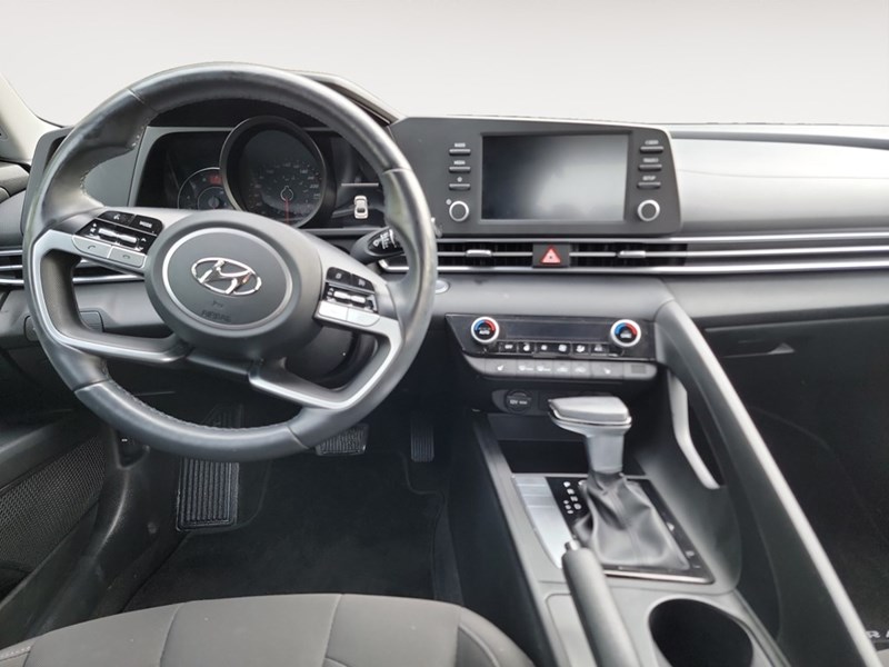 2022 Hyundai Elantra Preferred IVT w/Sun & Tech Package