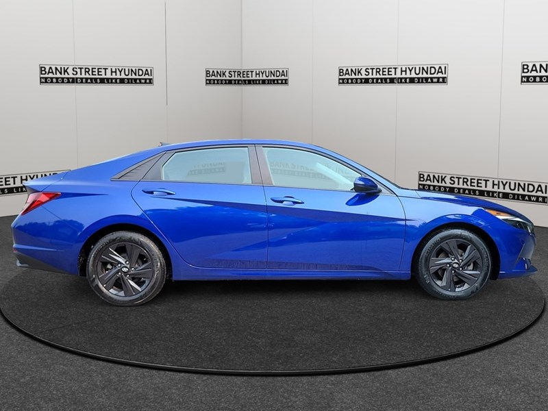 2022 Hyundai Elantra Preferred IVT w/Sun & Tech Package