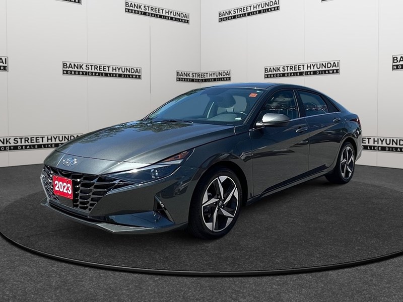 2023 Hyundai Elantra Luxury IVT w/Two-Tone Interior