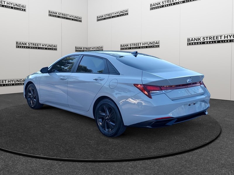 2022 Hyundai Elantra Preferred IVT