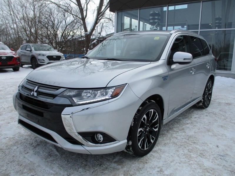 Ottawa's Used 2018 Mitsubishi Outlander PHEV SE in stock