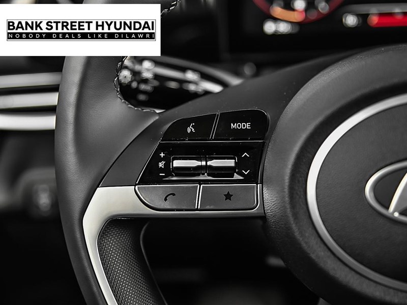 2025 Hyundai Elantra HEV Luxury DCT