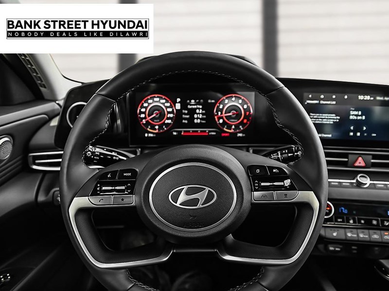 2025 Hyundai Elantra HEV Luxury DCT