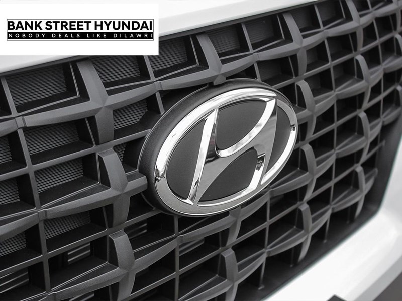 2025 Hyundai Venue Essential IVT w/Two-Tone