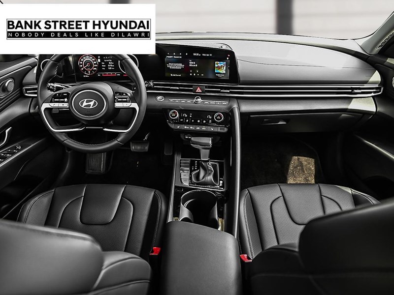 2025 Hyundai Elantra HEV Luxury DCT