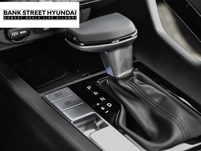 2025 Hyundai Elantra HEV Luxury DCT