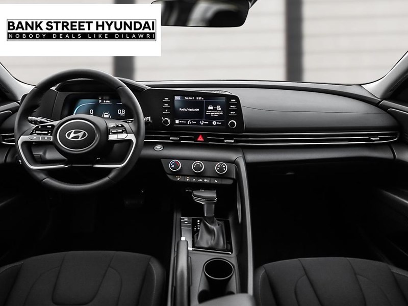 2025 Hyundai Elantra HEV Luxury DCT