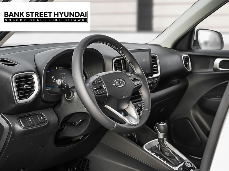 2025 Hyundai Venue Essential IVT w/Two-Tone