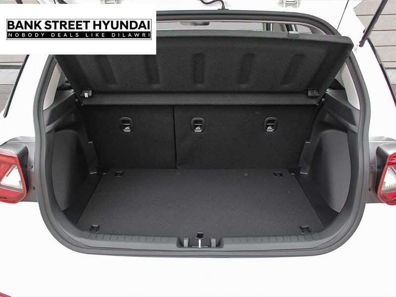 2025 Hyundai Venue Essential IVT w/Two-Tone
