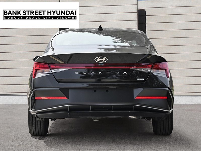 2025 Hyundai Elantra HEV Luxury DCT
