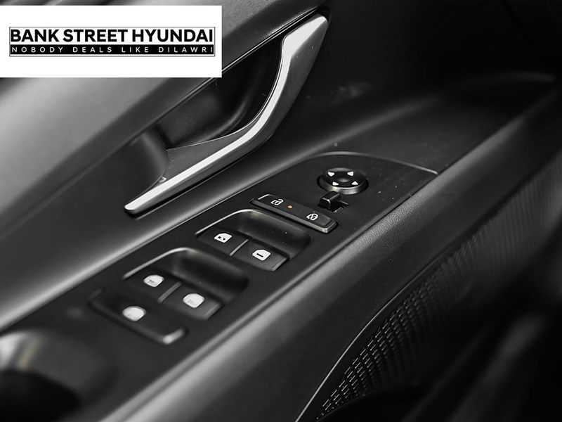 2025 Hyundai Elantra HEV Luxury DCT